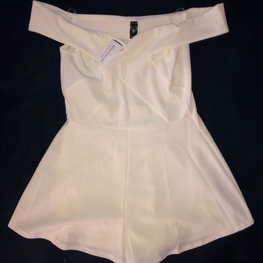 Windsor store white off the shoulder romper w tags